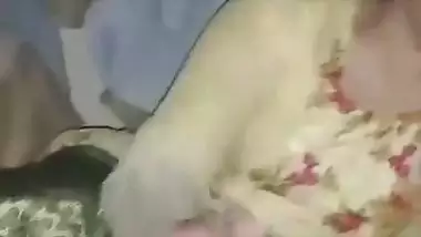 Karachi milf gives a handjob to her stepson in Pakistani sex