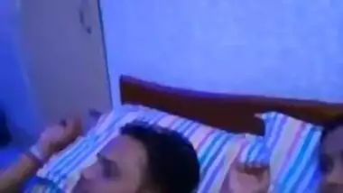 Desi chick invites boyfriend who turns on camera to make XXX video