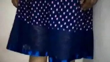 Desi maal showing off before the sex