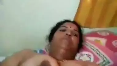 Badi boob aunty solo MMS