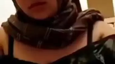 Cute desi girl showing melons