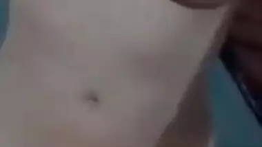 Today Exclusive-sexy Desi Girl Showing Her Boobs