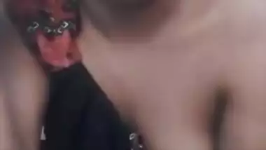 Adorable Indian girl sings XXX song making viewers in mood for sex