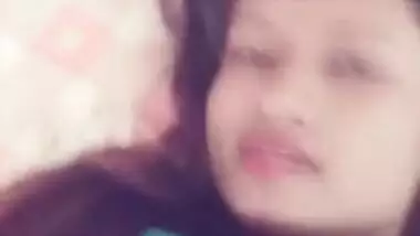 Married Indian girl with sexy face acts as XXX model while hubby isn't home