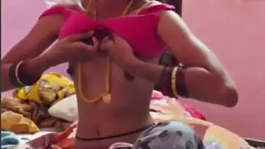 Slim Tamil wife small boobs showing to husband