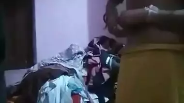 Desi Bhabhi Shows Boobs