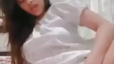 Fingers are supposed to help the Desi girl reach orgasm in XXX video