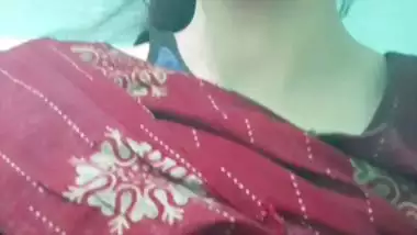 Cute desi girl virgin boobs showing viral selfie