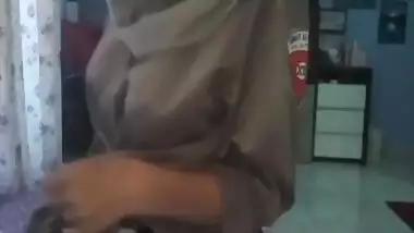 Cute hijabi big boobs playing with cucumber 7clips Marged