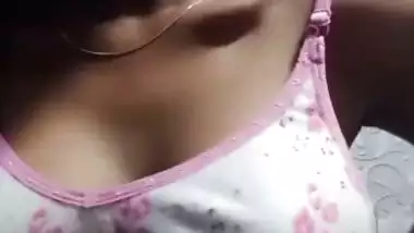 Round boobs college girl removing bra and topless