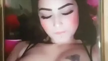 Babe showing