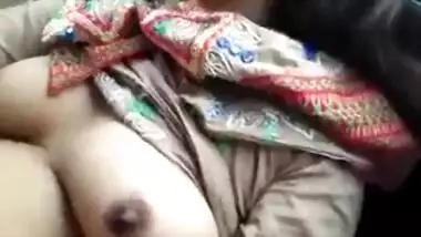 Indian white boobs show in a car MMS