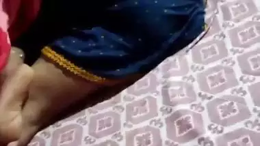 Son touches dick to his mom and cums on her in desi sex MMS