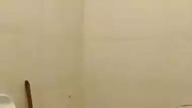 Tanker MILF bathing naked recorded while on video call