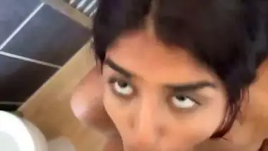 Sexy Chennai girl’s hot Tamil sex video from the bathroom