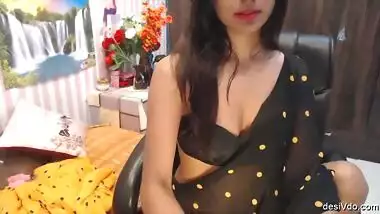 Desi girl Mahi in black saree erotic show