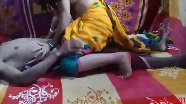 Desi wife hikes up her saree to take hubby's XXX dick in all styles