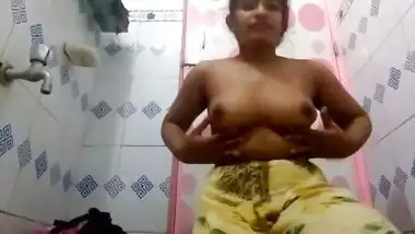 Desi bathroom striptease video