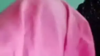 Chubby bhabhi naked pussy rubbing on video call