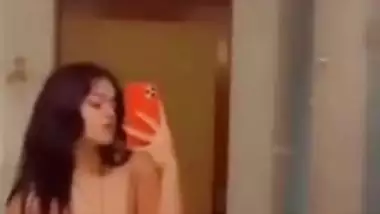 Sexy GF nude pics and viral nude videos spread