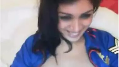 Indian babe on live sex chat with big vibrator masturbating