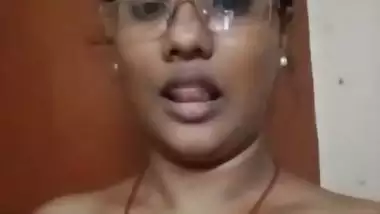 Bhabhi saying love you and showing nude body