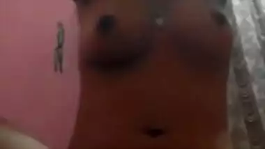 Horny indian girl masturbating! Desi MMs XXX video