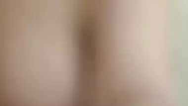 Bhabhi holding milky boobs in Pakistani solo nude clip