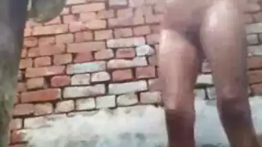 Desi MMS Of Horny Teen Bathing