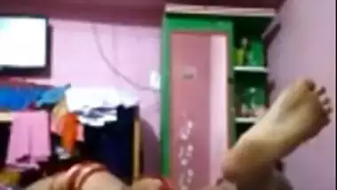 Desi Mature Bhabhi Masturbating