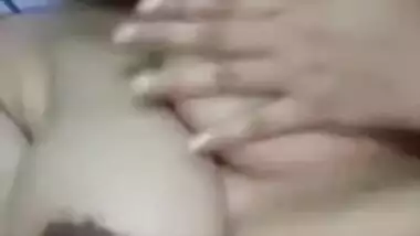 Big boob Desi girl sucking her boobies