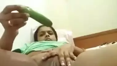 Bhabi masturbating hard