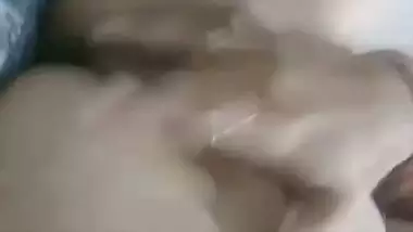 Sexy lady records her nude MMS while fingering