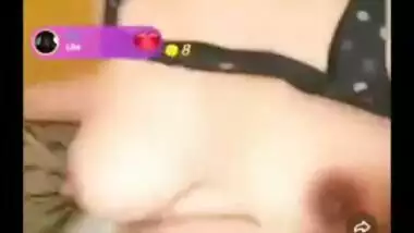 Boys like Desi with no bra who performs XXX show and leak MMS video