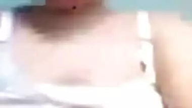 Beautiful Pakistani girl nude selfie MMS