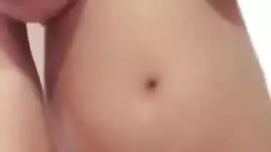 Desi Girl Showing Her Melons
