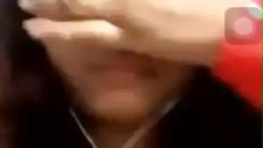 Cute expression bhabhi shows boobs and pussy on video call