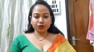 DreamGirl Youtuber live cam removing saree and blouse