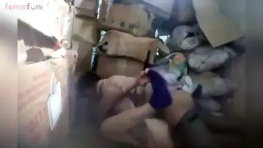 Naughty Desi Bhabhi Knows How To Get A Sex Discount