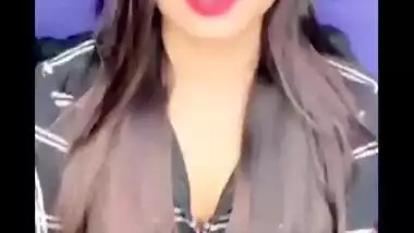 Desi cute girl shwo her boobs on tango live (121 show)