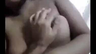 Hot and topless Delhi girl MMS giving a blowjob