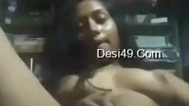 Desi hottie XXX masturbates with banana in the dark room and cums