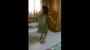 Punjabi aunty hot hip & boobs shake for fun