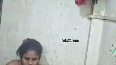 Mature desi aunty bathing video viral MMS shared online