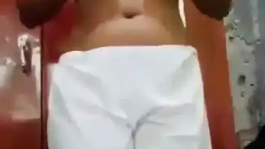 Desi nude Bangla girl strips and shoots her nude MMS