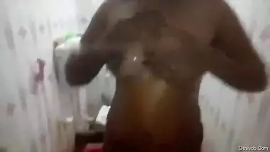 Desi wife Smita bath video