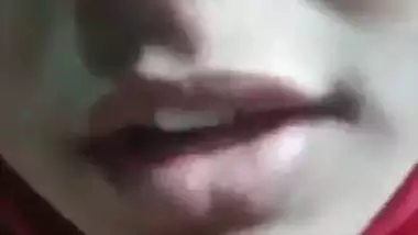 Hijab girl opens bra and round boobs show on cam