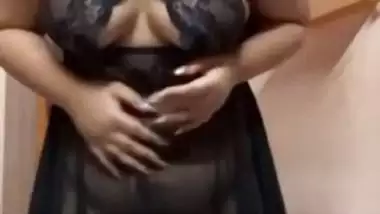 Tattooed cam girl nude pussy rubbing viral video call