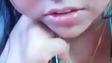 New Chamet video of desi girl in nighty showing nude figure