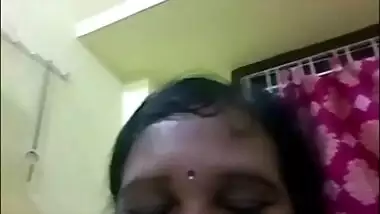 Desi sexy bhabi show her nice boobs